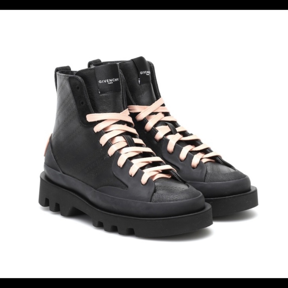Sold out nearly every where. Run true to size
